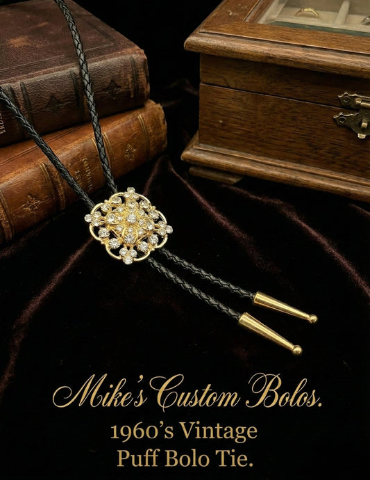 1960 VINTAGE PUFF BOLO TIE BY MIKE'S CUSTOM BOLOS - MIKE'S CUSTOM BOLOS1960 VINTAGE PUFF BOLO TIE BY MIKE'S CUSTOM BOLOS